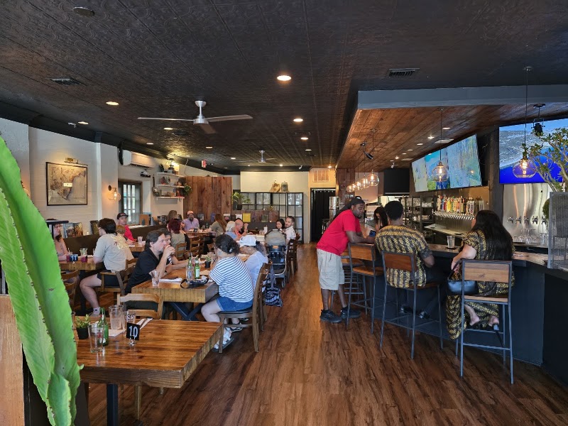 COMMUNITY Kitchen + Taproom