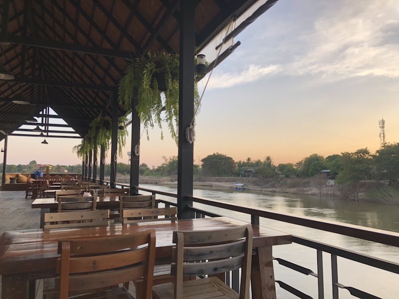 ร้านอาหารกระท่อมเจ้าพระยา และ รีสอร์ท อยุธยา