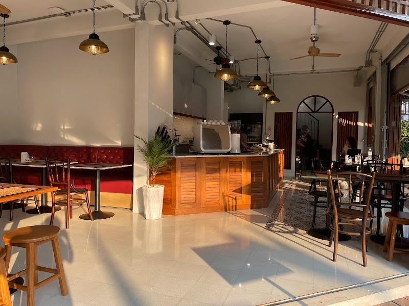 Duklong Cafe and Eat