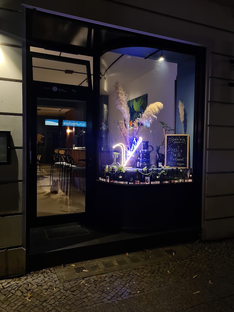 Vaust Bar & Restaurant