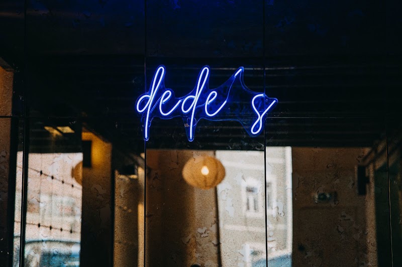 Dede's