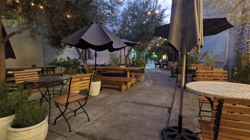 Larchmont Bungalow Cafe