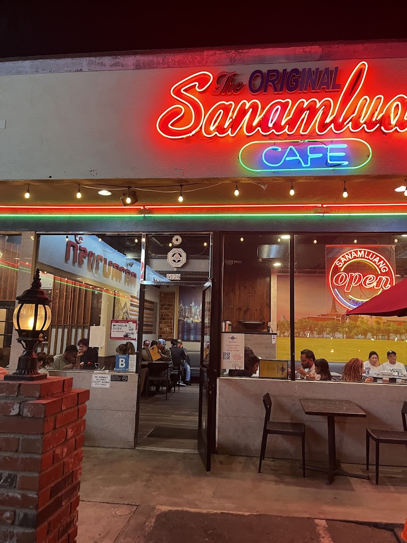 Sanamluang Cafe Hollywood