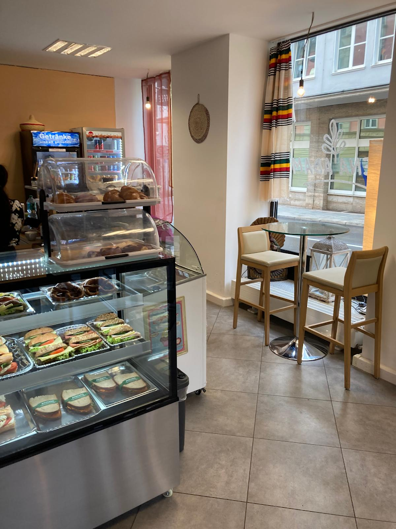 Tena'Adam Café