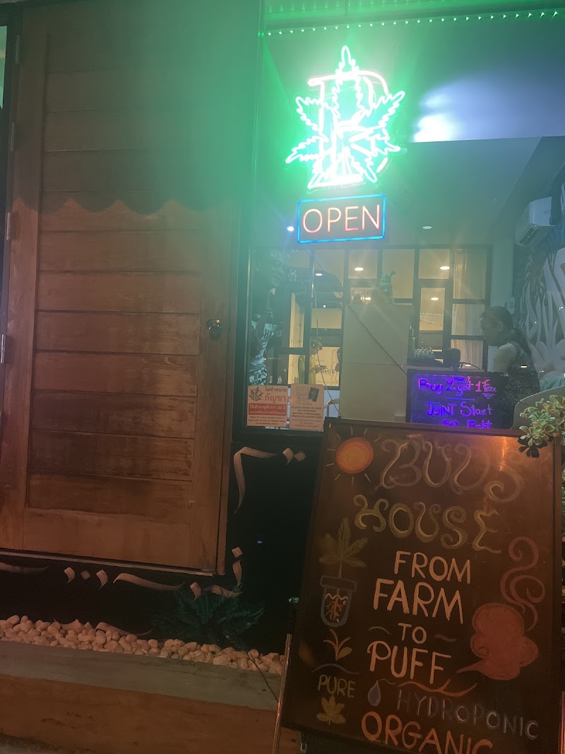 BUDS HOUSE CAFÉ PATTAYA