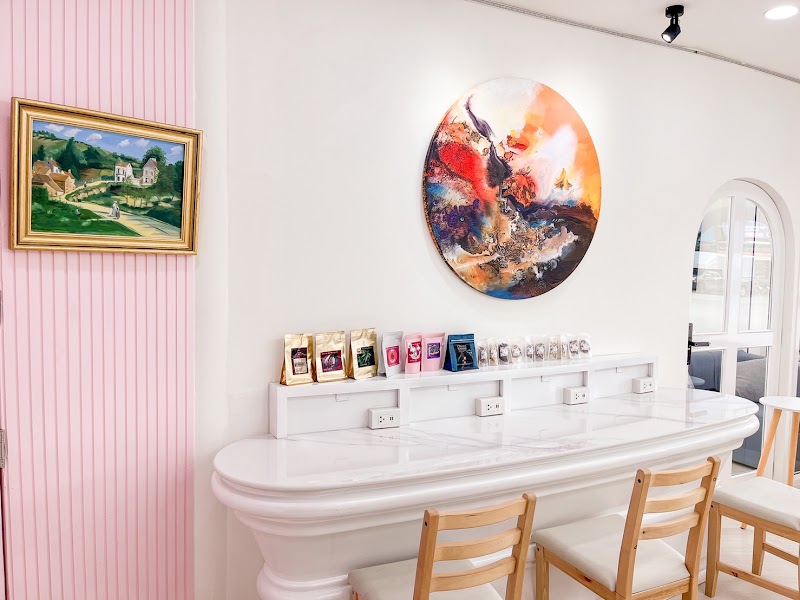 AURA Cafe and Jewelry