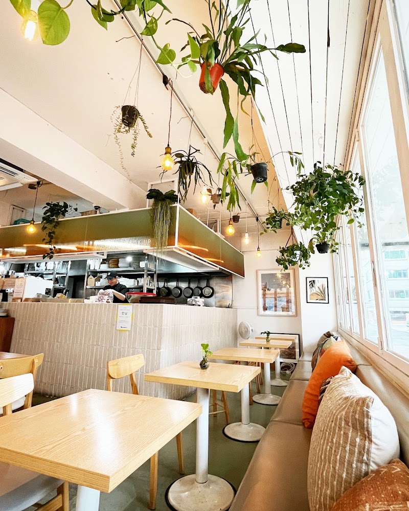 Plant Cafe Seoul (Yeonnam)