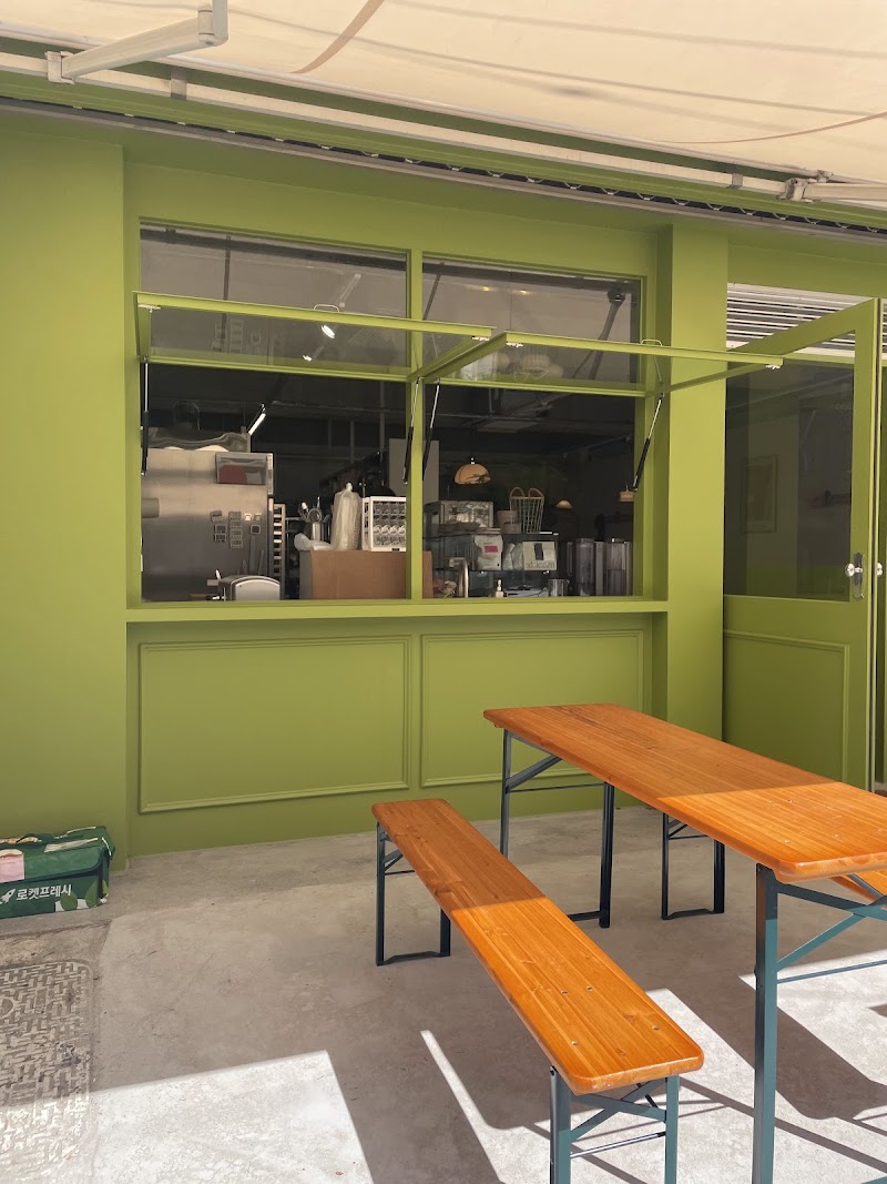 URT Vegan Restaurant & Bakery