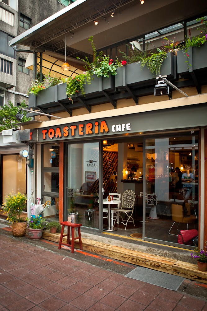 TOASTERiA CAFE 吐司利亞 - 敦南店｜地中海廚房｜約會聚餐首選｜客製化包場外燴｜異國料理｜寵物友善｜家庭聚會｜親子友善餐廳